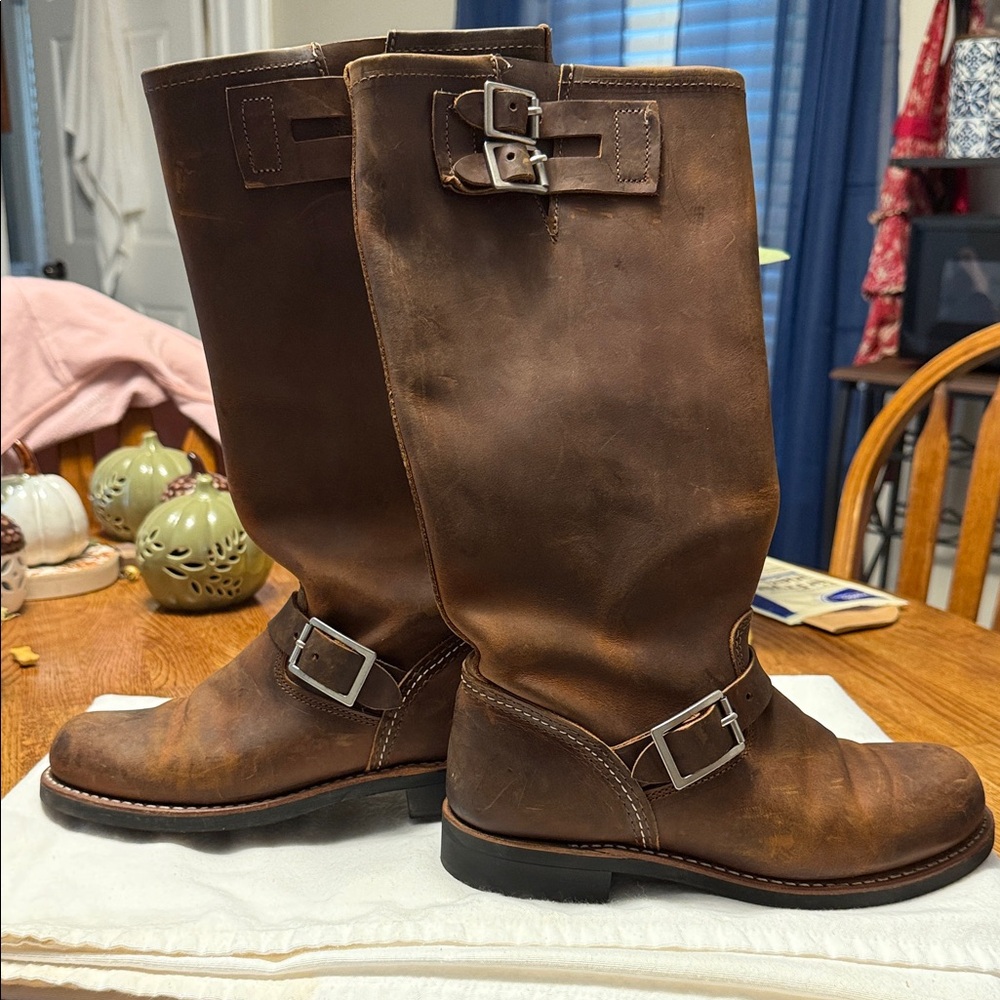 Women’s size 7 1/2 Red Wing Engineer Brown Leather Boots